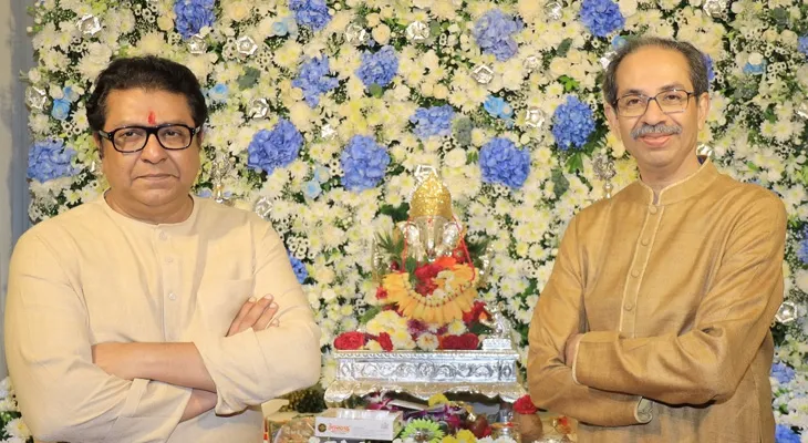 গণেশ চতুর্থী উপলক্ষ্যে মুম্বইতে রাজ থ্যাকারের বাড়িতে গেলেন মহারাষ্ট্রের প্রাক্তন মুখ্যমন্ত্রী উদ্ধব থ্যাকারে