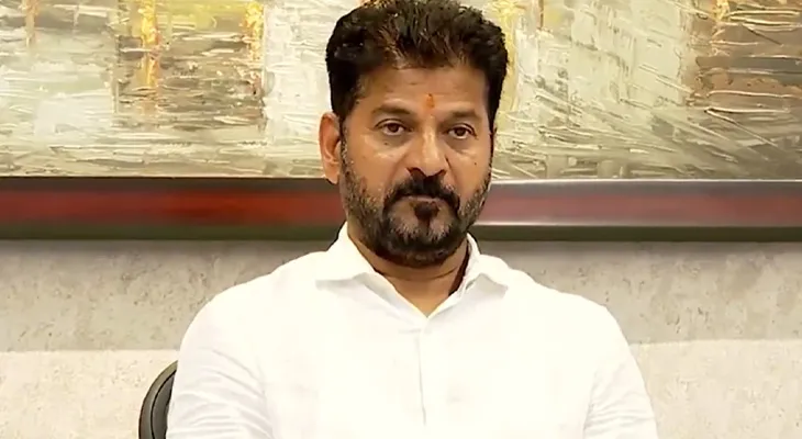 হায়দরাবাদের জুবিলি হিলসে বৈঠকে তেলেঙ্গানার মুখ্যমন্ত্রী রেবন্ত রেড্ডি
