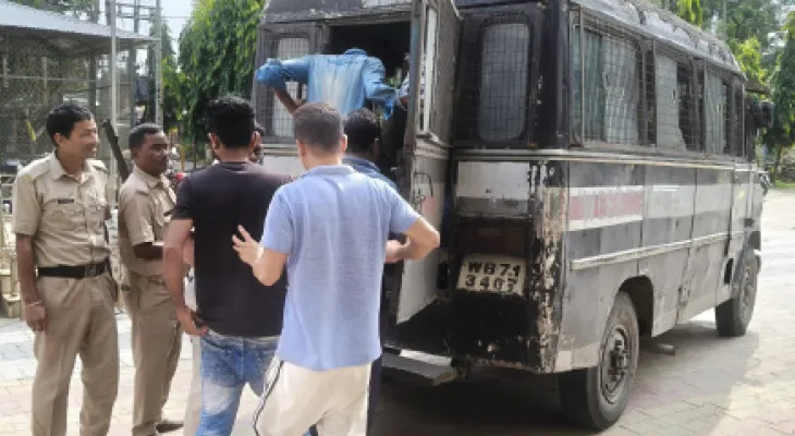 সোনার দোকানে চুরির উদ্দেশ্যে জড়ো হওয়া চার দুষ্কৃতী গ্রেপ্তার