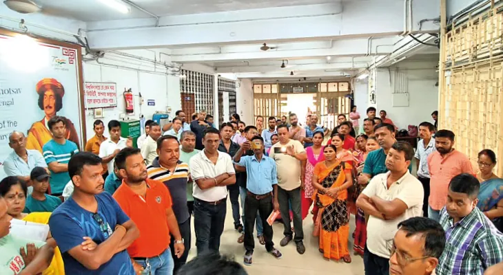এনবিইউতে অনির্দিষ্টকালের কর্মবিরতি শিক্ষাবন্ধু সমিতির