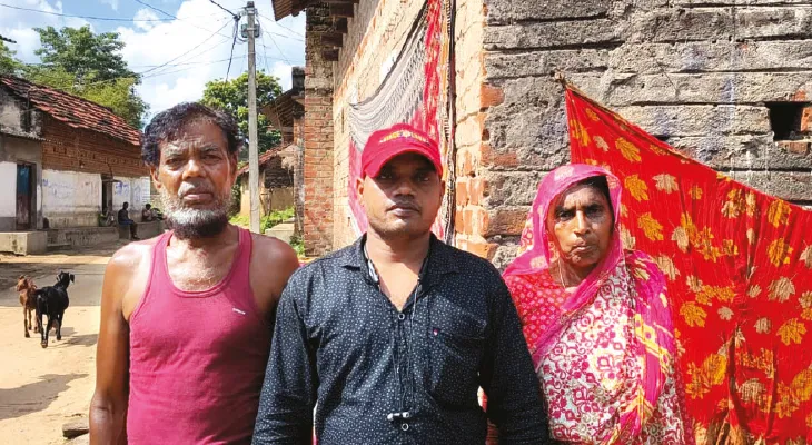মনসামঙ্গল কাব্যের ‘বেহুলা’ মুসলিম যুবক, ধর্মের ঊর্ধ্বে উঠে আনসারি আজ শুধুই শিল্পী