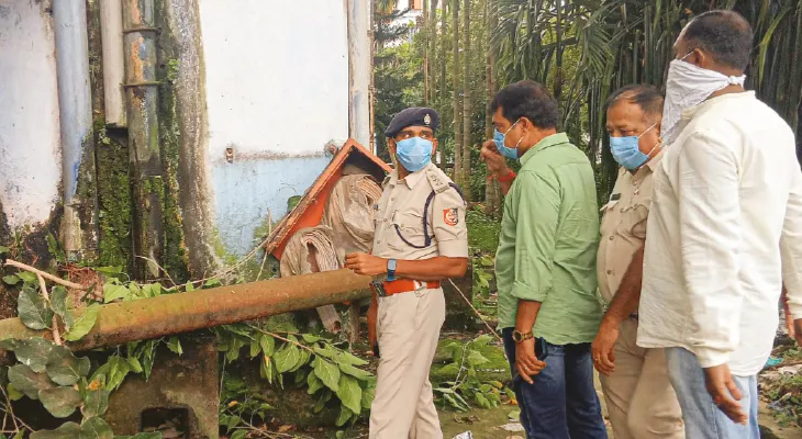 ওয়ার্ডের ভিতরের বন্ধ ঘর থেকে উদ্ধার পচাগলা দেহ