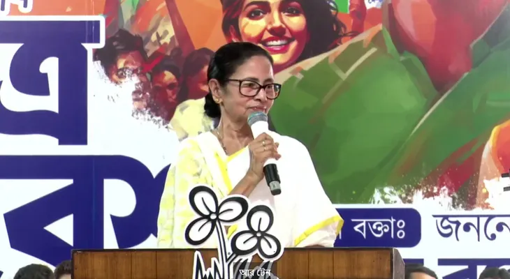 জীবন থাকতে কোনও মানুষের ভোটাধিকার কেড়ে নিতে দেব না: মমতা বন্দ্যোপাধ্যায়