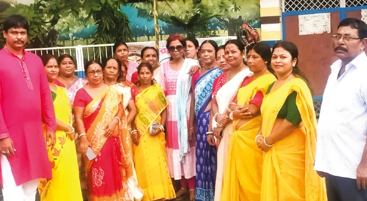 খুঁটিপুজো দিয়ে শুরু হল ডালখোলা বীরপল্লি মহিলা পরিচালিত কমিটির পুজোর প্রস্তুতি