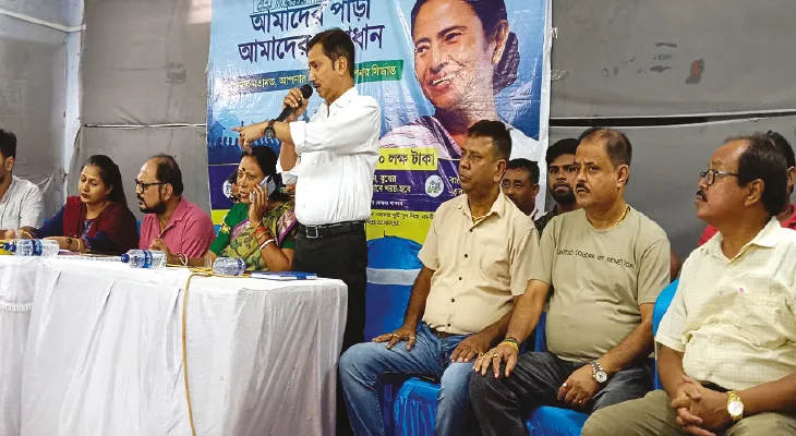 পাড়ায় সমাধানে নিকাশি নিয়ে আধিকারিকদের সামনেই ক্ষোভ