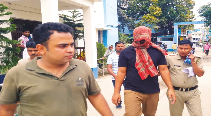 পতিরাজপুরে জাল আধার তৈরির অভিযোগে ধৃত ক্যাফের মালিক