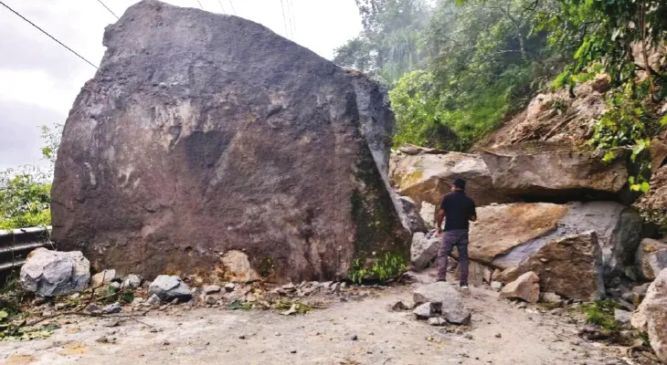 টানা বৃষ্টিতে ধস, দিনভর বন্ধ সিকিমগামী ১০ নম্বর জাতীয় সড়ক, সচল বিকেলে
