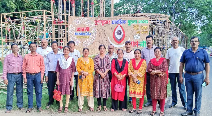 দুর্গাপুরে ভারতী সর্বজনীনের থিমে হারানো শৈশব ফেরানোর বার্তা