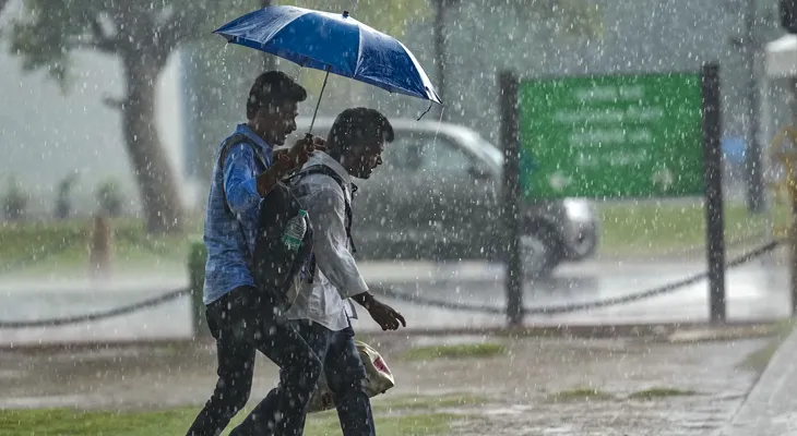 পুজোয় বৃষ্টির মতিগতি নিয়ে পূর্বাভাস কাল জানাবে দপ্তর