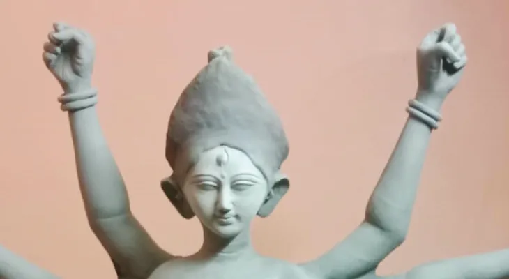 বেহালা: শুকদেবপুরের ভট্টাচার্য পরিবারে বড় মেয়ে হিসেবে পুজো দুর্গার