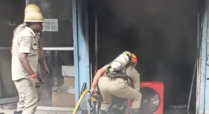 কোচবিহার মিনি বাসস্ট্যান্ডে একটি দোকানে ভয়াবহ আগুন