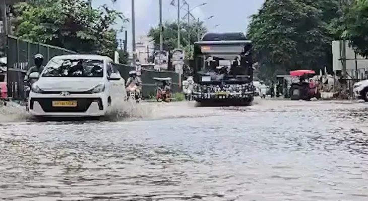 গুরুগ্রামে ব্যাপক বৃষ্টি, জলমগ্ন একাধিক এলাকা