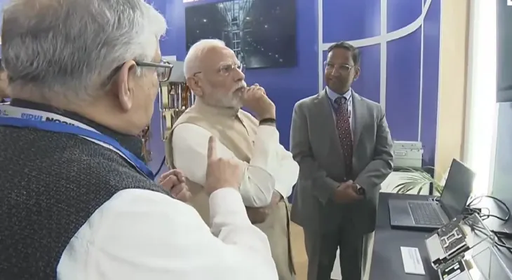 দিল্লিতে সেমিকন ইন্ডিয়া প্রদর্শনী ঘুরে দেখলেন প্রধানমন্ত্রী নরেন্দ্র মোদী