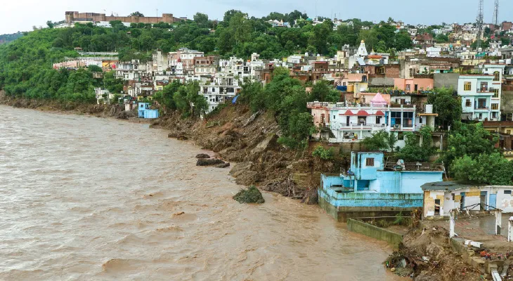 ধসে বন্ধ হাইওয়ে, কাশ্মীরে অগ্নিমূল্য বাজারে নাকাল জনতা থেকে ব্যবসায়ী, বিয়ের মরশুমে একের পর এক বিপর্যয়