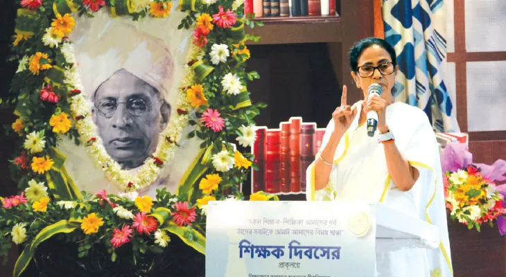 চাকরিহারা টেন্টেড শিক্ষকদের গ্রুপ সি চাকরি  দিতে আইনি পরামর্শ গ্রহণের বার্তা মুখ্যমন্ত্রীর, বৃহস্পতিবারও ‘দাগী’দের আবেদন খারিজ হাইকোর্টে
