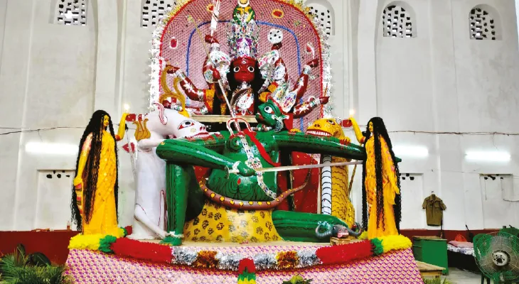 কোচবিহারের বড়দেবীর পুজোয় মহানবমীর অন্নভোগে থাকে পাঁঠার মাংস, বোয়াল মাছ