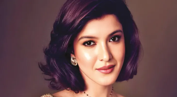 দ্বৈত চরিত্রে শানায়া?