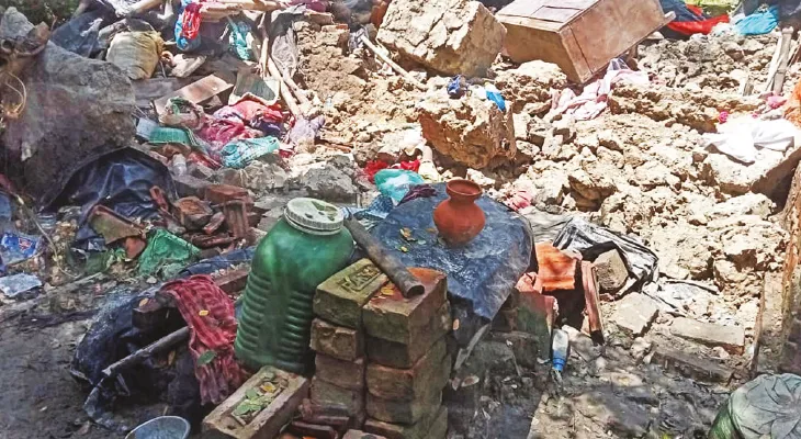 টানা বৃষ্টির জেরে ভেঙে পড়ল বাড়ি, ঘুমন্ত অবস্থায় মৃত্যু মা ও দুই মেয়ের
