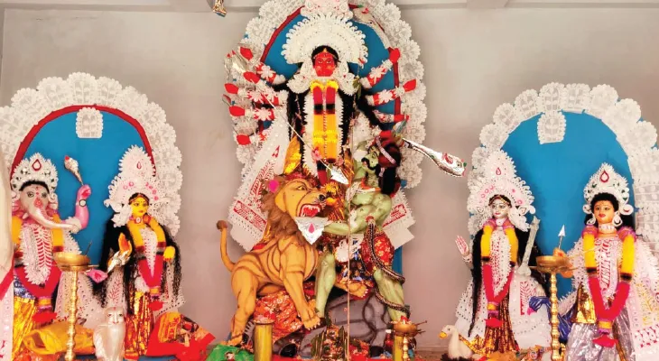 বড়দেবীর মতো গাত্রবর্ণ লাল দুর্গার, শতাব্দীপ্রাচীন পুজোয় জড়িয়ে রাজবংশীদের ভাবাবেগ