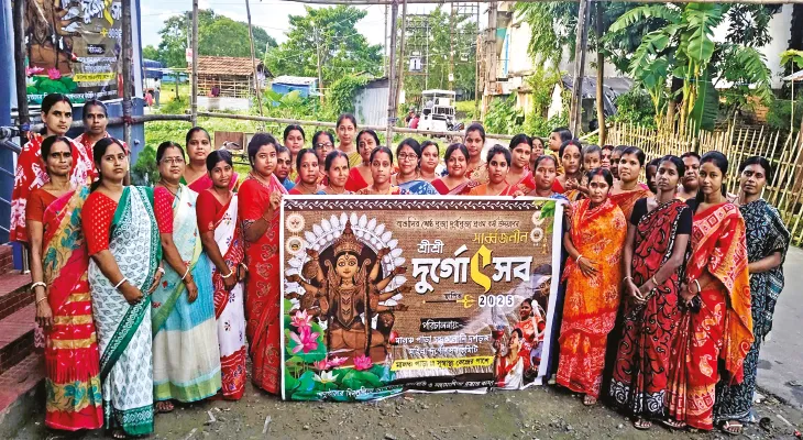 নবদ্বীপের মালঞ্চপাড়া চন্দ্র কলোনিতে প্রথম দুর্গাপুজো আয়োজনে মহিলারা