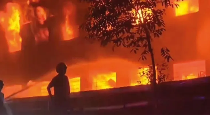 মহারাষ্ট্রের ভিওয়ান্ডিতে একটি কারখানায় বিধ্বংসী অগ্নিকাণ্ড, ঘটনাস্থলে পৌঁছেছে দমকলের একাধিক ইঞ্জিন