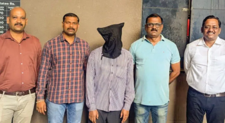 মুম্বইতে মানববোমা হামলার হুমকি, পুলিসের জালে অভিযুক্ত জ্যোতিষী, বন্ধুকে ফাঁসাতে চক্রান্ত, নয়ডা থেকে ধৃত