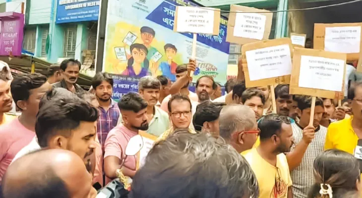 টোটো নিয়ন্ত্রণের দাবিতে অনড় সিটি অটো, ম্যাক্সি ক্যাবচালকরা