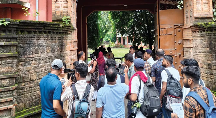 এসএসসি: শিলিগুড়ি উচ্চবালিকা বিদ্যালয়ে বিহার ও উত্তরপ্রদেশ থেকে পরীক্ষা দিতে এসেছেন অনেকেই