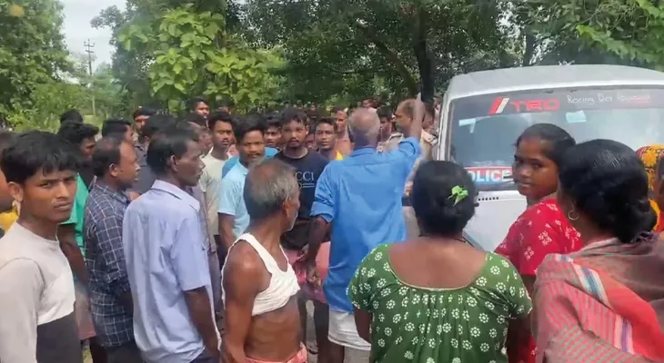 বন্দুক দেখিয়ে প্রেমিকার পাড়ায় গিয়ে ‘দাদাগিরি’, পাকড়াও যুবক