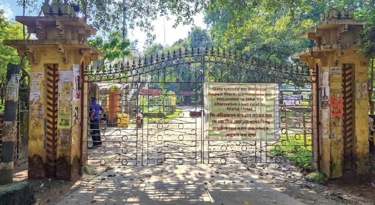 সংস্কারের নামে বিশ্বভারতীর ফার্স্ট গেট বন্ধের শঙ্কা বাড়ছে