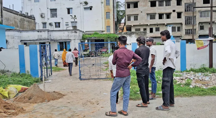 তিনদিন বন্ধুদের সঙ্গে কাটিয়ে বাড়ি ফিরে আত্মঘাতী কিশোরী, রঘুনাথগঞ্জে চাঞ্চল্য