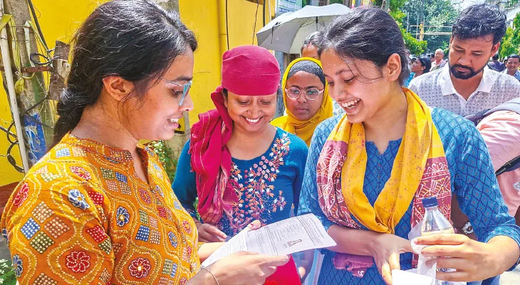 আবার আইনি প্যাঁচে বাতিল হবে না তো! পরীক্ষার ভবিষ্যৎ নিয়ে শঙ্কায় চাকরি প্রার্থীরা