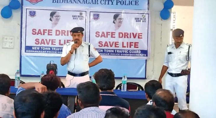 দুর্ঘটনায় পরপর মৃত্যু, ক্যাব-বাসচালক ও কনডাক্টরদের নিয়ে বৈঠক নিউটাউনে
