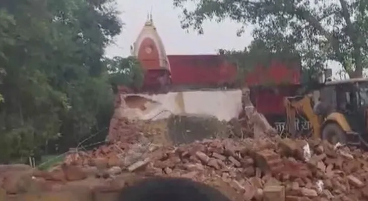 পূর্ব দিল্লির গাজিপুর ডেয়ারি ফার্ম এলাকায় আজ সকাল থেকে উচ্ছেদ অভিযান ডিডিএ এবং পুরসভার