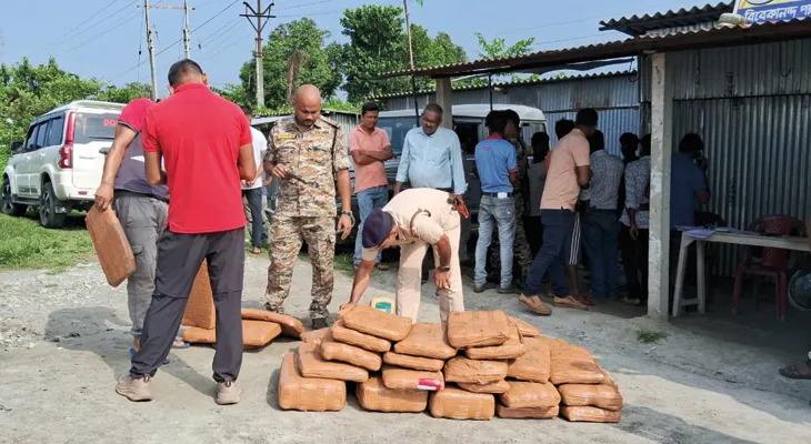 ট্রাকে চায়ের আড়ালে মাদক পাচারের চেষ্টা, জলপাইগুড়িতে ১৩১ কেজি গাঁজা সহ গ্রেপ্তার বিহারের যুবক