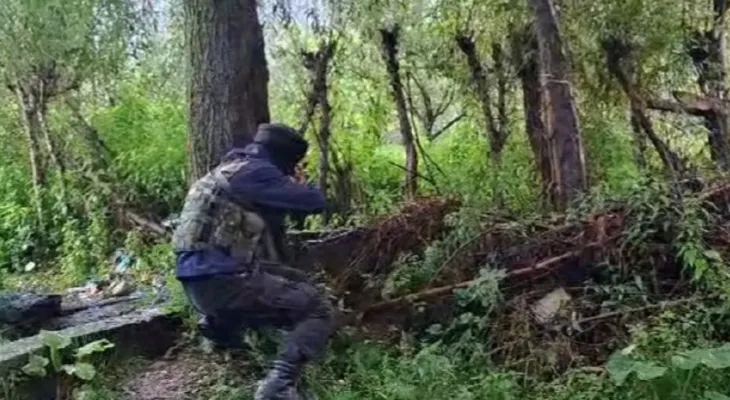কাশ্মীরে সেনা অভিযানে খতম দুই জঙ্গি, জখম তিন জওয়ানও