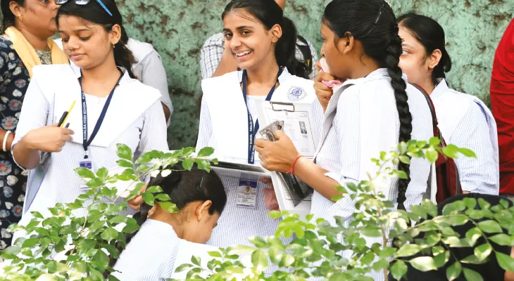 ‘পুজোর শপিং তোলা রইল, পরীক্ষা শেষে করব’, হাসি মুখে উচ্চ মাধ্যমিকের হলে পড়ুয়ারা