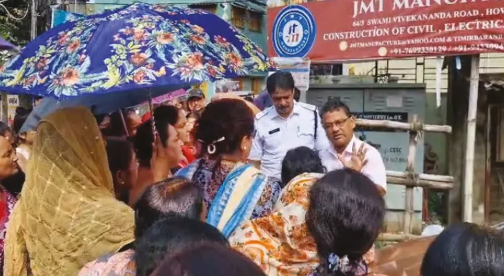 ক্লাবের বেআইনি নির্মাণ ভাঙছে প্রশাসন, পুজো বন্ধের আশঙ্কায় শিবপুরের ক্লাব, না ভাঙার আকুতি স্থানীয় মহিলাদের