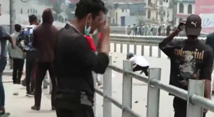 নেপালের কাঠমাণ্ডুতে ফের বিক্ষোভ, পরিস্থিতি সামলাতে কাঁদানে গ্যাসের সেল ছুড়ছে পুলিস