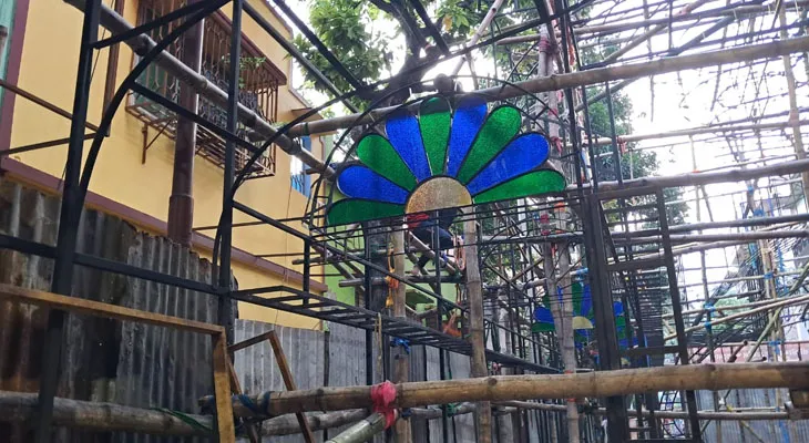 আহিরীটোলা সর্বজনীনে জীবনের প্রবাহ, যুবকবৃন্দের মণ্ডপে রঙিন আলোর খেলা, টাইম মেশিনে এআই যুগে নিয়ে যাবে জগৎ মুখার্জি পার্ক