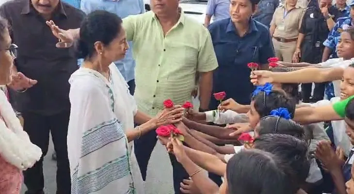 জন্মদিনে পড়ুয়াকে উপহার মুখ্যমন্ত্রীর, জেলাশাসককে দিলেন স্কুলের প্রাচীর তৈরির নির্দেশ