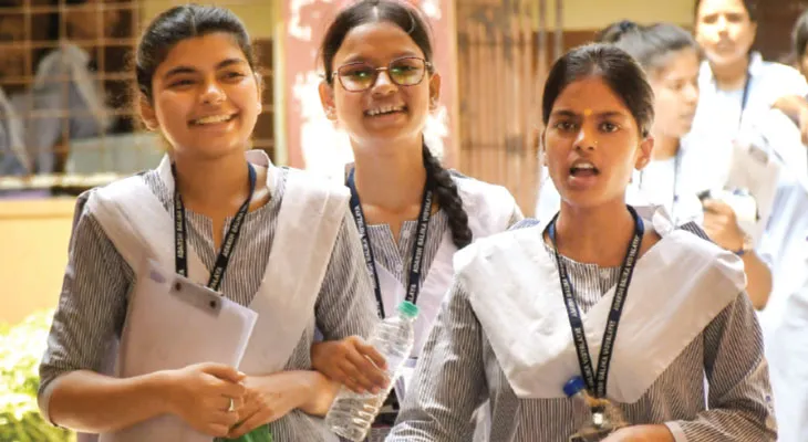 বাংলা পরীক্ষায় অনুপস্থিত ১২০০  ছাত্রছাত্রী হাজির ইংরেজি পেপারে!