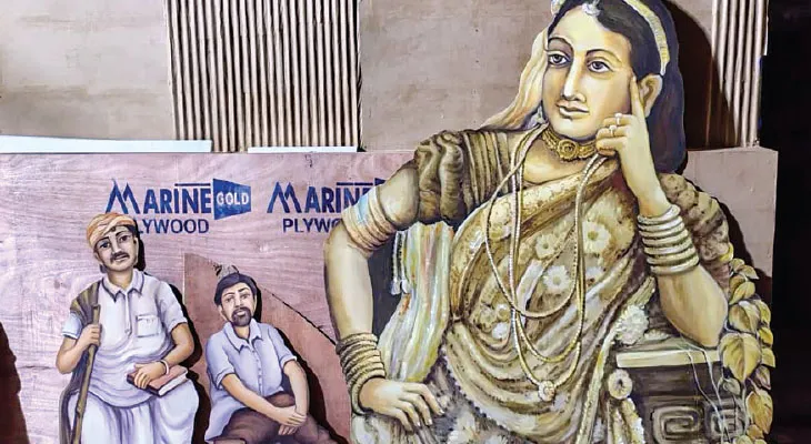 ভবানীপুরে ৭৫ পল্লিতে এবার বিনোদিনী, অবসর সর্বজনীন বলবে ‘গোড়ার কথা’, হাজরা পার্কের দৃষ্টিকোণে রঙের ছোঁয়া