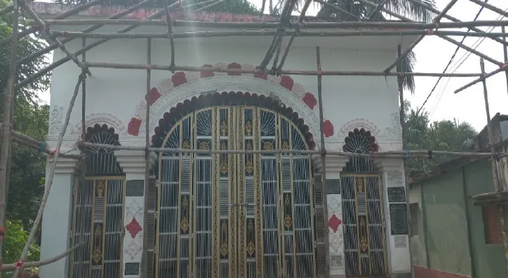 সেনবাড়ির পুজোয় অঞ্জলি দিতেন গনিখানও