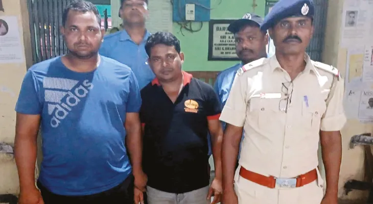 লক্ষ্মীকান্তপুর শাখায় যাত্রী সেজে ট্রেনের কামরা থেকে হার ছিনতাই