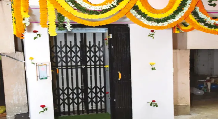 আবাসিকরা প্রবীণ, মেয়রের হস্তক্ষেপে এবার বহুতলে বসল লিফ্ট এবং ফুটব্রিজ