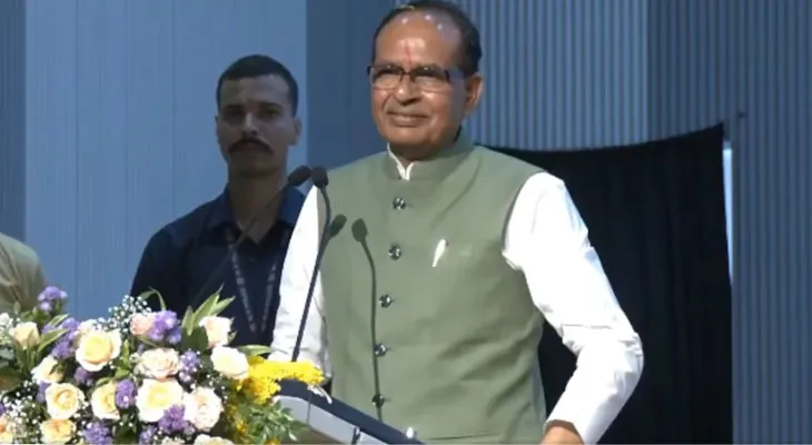 ভোপালে সভায় বক্তব্য রাখছেন কেন্দ্রীয় মন্ত্রী শিবরাজ সিং চৌহান