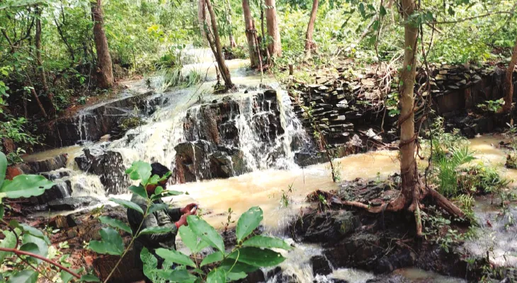 বেলপাহাড়ীর টুয়ার বরু পাহাড়ের ঝর্ণা ঘিরে পর্যটন বিকাশের দাবি