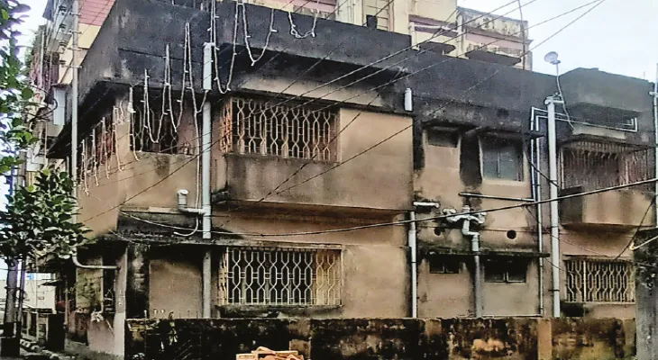 ২৮ বছর আগে বাংলায় লেখা বিল্ডিং প্ল্যানের প্রথম অনুমোদন, স্মৃতিমেদুর বিজয়গড়ের রায়চৌধুরী পরিবার ও এলবিএস