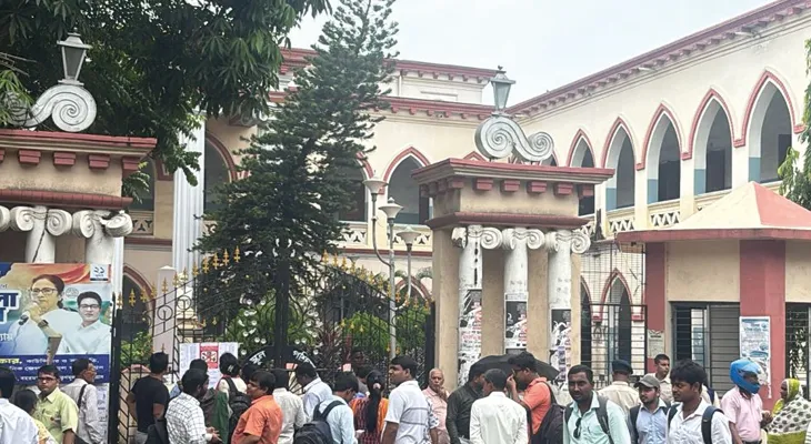 এসএসসি: মুর্শিদাবাদে প্রায় ১৯ হাজার পরীক্ষার্থী একাদশ ও দ্বাদশ শ্রেণির শিক্ষক নিয়োগের পরীক্ষায় বসছেন, পরীক্ষা কেন্দ্র মোট ৩৯টি